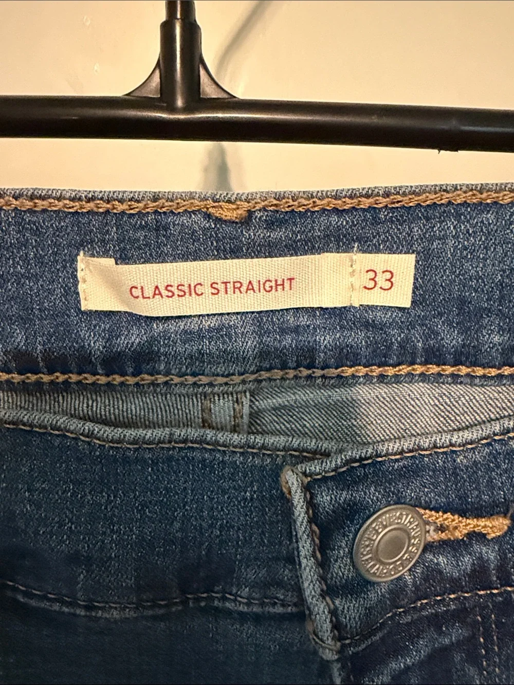 Levi's NWT Women's Straight Leg Jeans in Medium Blue Size 33 or 16S